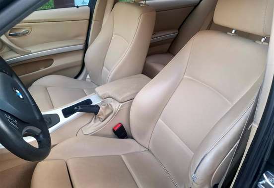 BMW-320i-2011