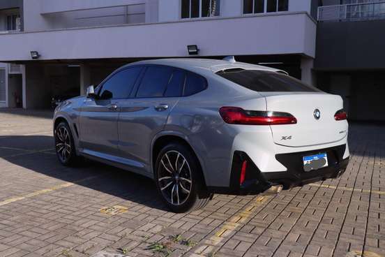 BMW-X4-2022