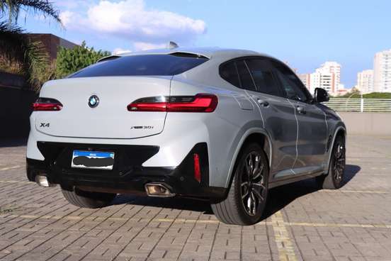 BMW-X4-2022