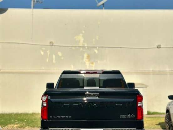 CHEVROLET-SILVERADO-5.3 V8 GASOLINA 1500 HIGH COUNTRY 4X4 AUTOMÁTICO CHEVROLET-SILVERADO-2023