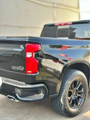 CHEVROLET-SILVERADO-5.3 V8 GASOLINA 1500 HIGH COUNTRY 4X4 AUTOMÁTICO CHEVROLET-SILVERADO-2023