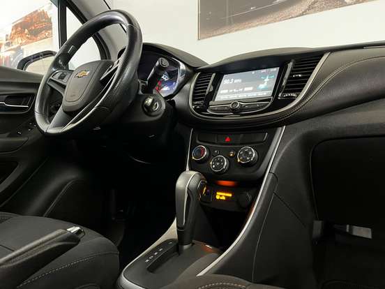 CHEVROLET-TRACKER-2018