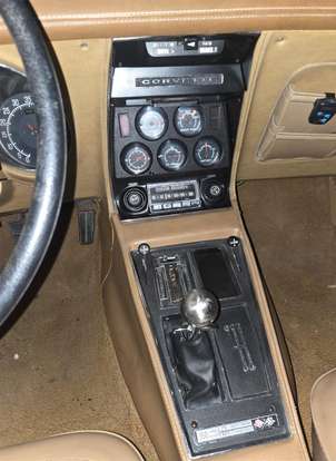 CHEVROLET-CORVETTE-1975