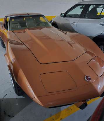 CHEVROLET-CORVETTE-1975