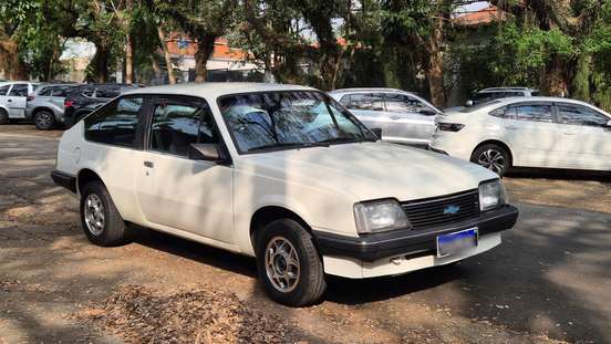 CHEVROLET-MONZA-1983