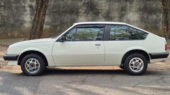 CHEVROLET-MONZA-1983