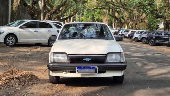 CHEVROLET-MONZA-1983
