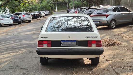 CHEVROLET-MONZA-1983