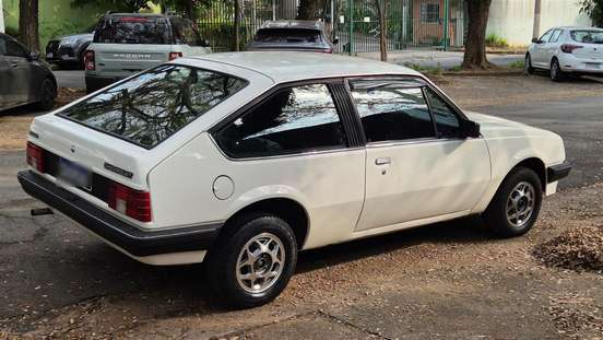 CHEVROLET-MONZA-1983