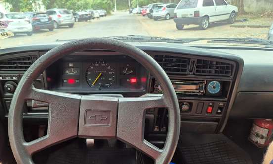 CHEVROLET-MONZA-1983