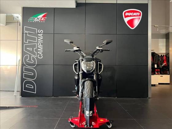 DUCATI DIAVEL V4 