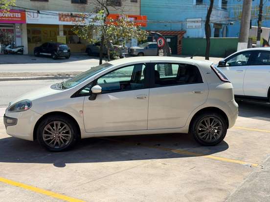 FIAT-PUNTO-2015