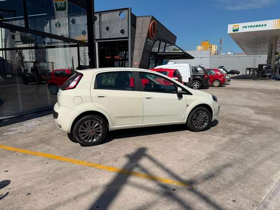FIAT-PUNTO-2015