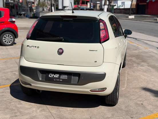 FIAT-PUNTO-1.6 ESSENCE 16V FLEX 4P AUTOMATIZADO FIAT-PUNTO-2015