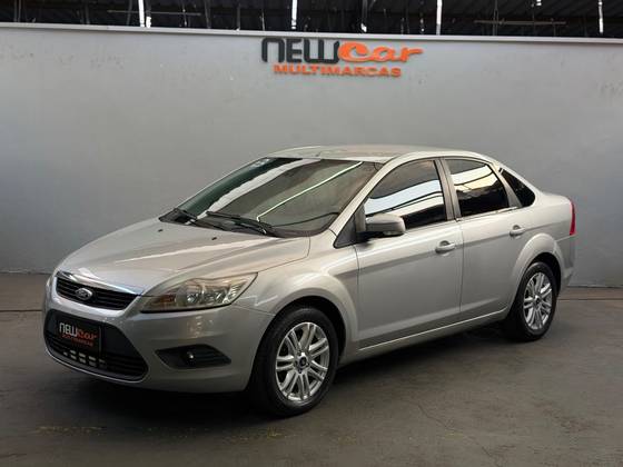 FORD FOCUS 2.0 GLX SEDAN 16V FLEX 4P MANUAL