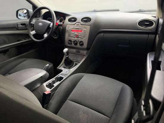 FORD-FOCUS-2012