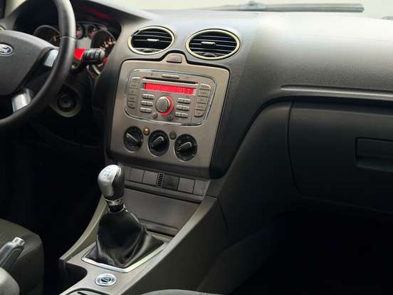 FORD-FOCUS-2012