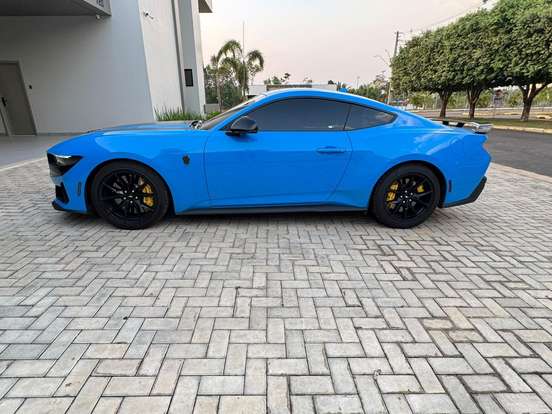 FORD-MUSTANG-2025