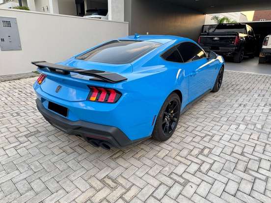 FORD-MUSTANG-2025