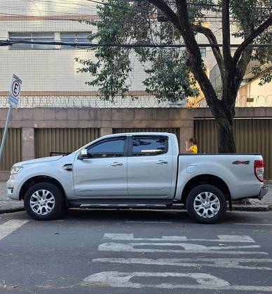 FORD RANGER 3.2 XLT 4X4 CD 20V DIESEL 4P AUTOMÁTICO