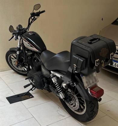 HARLEY-DAVIDSON SPORTSTER XL 883 R 