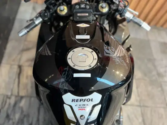 HONDA-CBR 1000RR FIREBLADE HONDA-CBR 1000RR FIREBLADE-2005