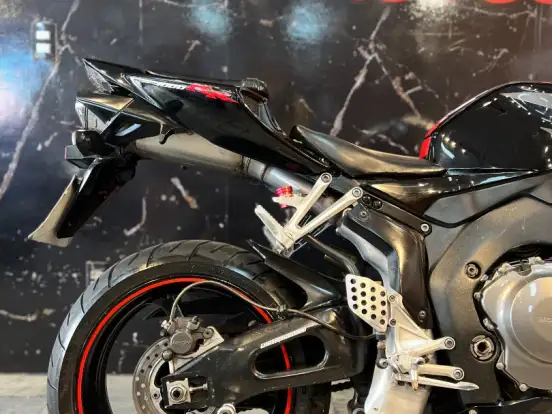 HONDA-CBR 1000RR FIREBLADE HONDA-CBR 1000RR FIREBLADE-2005