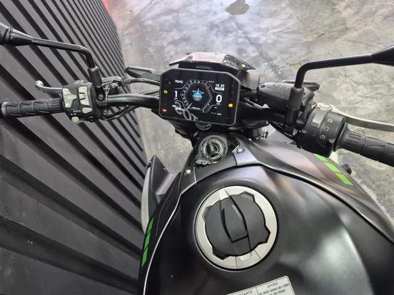 KAWASAKI-Z900 SE-2025