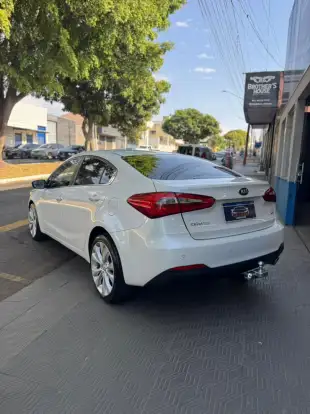 KIA-CERATO-1.6 SX 16V FLEX 4P AUTOMÁTICO KIA-CERATO-2013