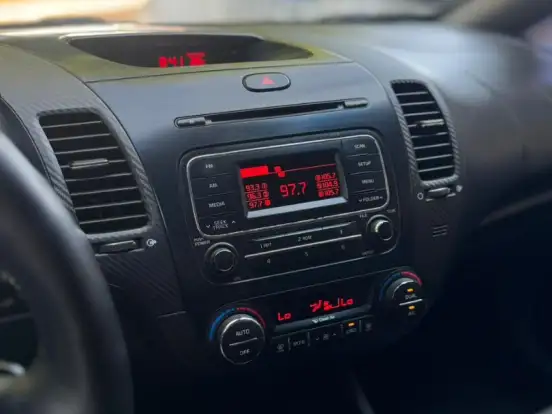 KIA-CERATO-1.6 SX 16V FLEX 4P AUTOMÁTICO KIA-CERATO-2013