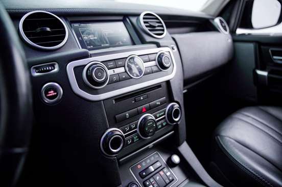 LAND ROVER-DISCOVERY 4-2015