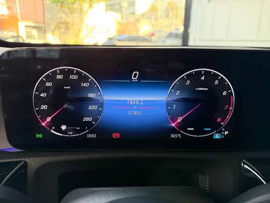 MERCEDES-BENZ-CLA 200-2024