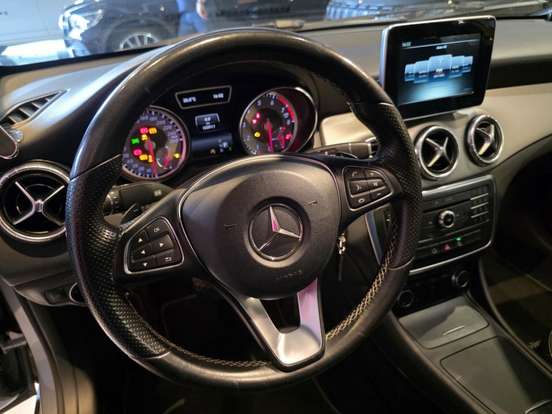 MERCEDES-BENZ-CLA 200-2015