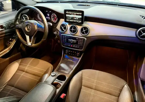 MERCEDES-BENZ-GLA 200-2015