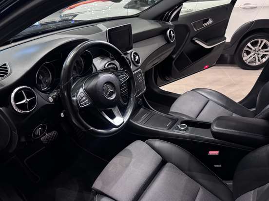 MERCEDES-BENZ-GLA 200-2015