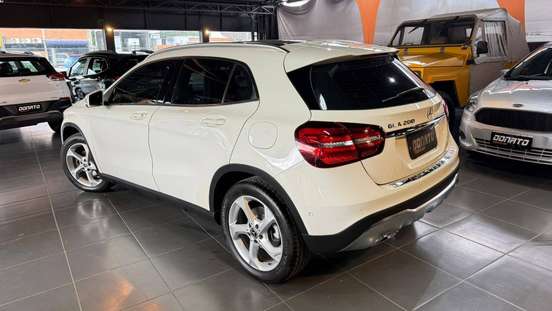 MERCEDES-BENZ-GLA 200-2018
