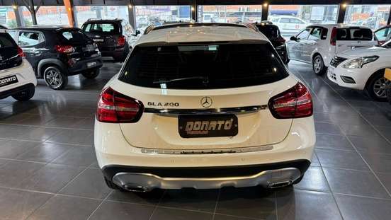 MERCEDES-BENZ-GLA 200-2018