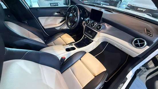 MERCEDES-BENZ-GLA 200-2018