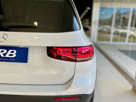 MERCEDES-BENZ-GLB 200-2021