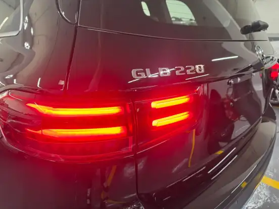 MERCEDES-BENZ-GLB 220-2.0 MHEV AMG LINE 4MATIC 8G-DCT MERCEDES-BENZ-GLB 220-2025