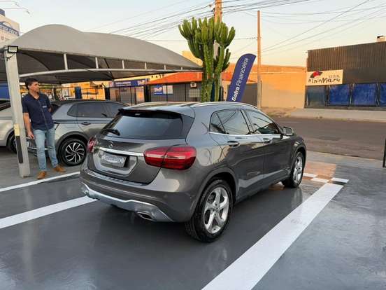 MERCEDES-BENZ-GLA 200-2019