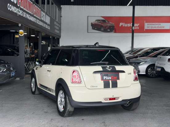 MINI-ONE-2011