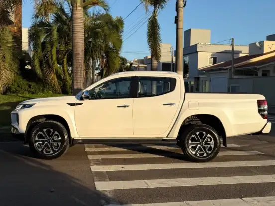 MITSUBISHI-L200 TRITON-2.4 16V TURBO DIESEL SPORT HPE-S CD 4P 4X4 AUTOMÁTICO MITSUBISHI-L200 TRITON-2023