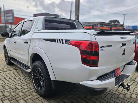 MITSUBISHI-L200 TRITON-2.4 16V TURBO DIESEL SPORT HPE-S CD 4P 4X4 AUTOMÁTICO MITSUBISHI-L200 TRITON-2019
