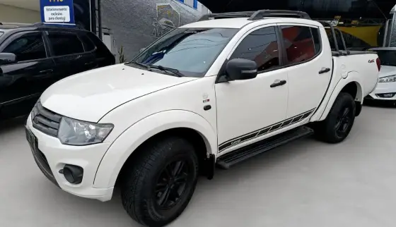 MITSUBISHI L200 TRITON 3.5 HPE 4X4 CD V6 24V FLEX 4P AUTOMÁTICO