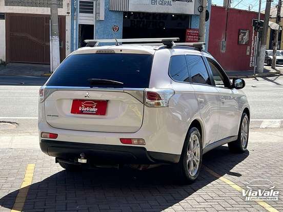 MITSUBISHI-OUTLANDER-2015