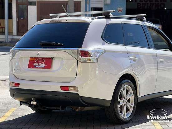 MITSUBISHI-OUTLANDER-2015