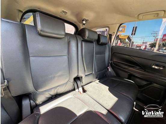 MITSUBISHI-OUTLANDER-2015