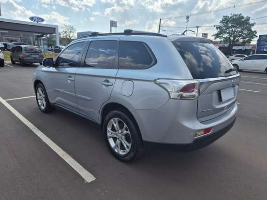 MITSUBISHI-OUTLANDER-2013