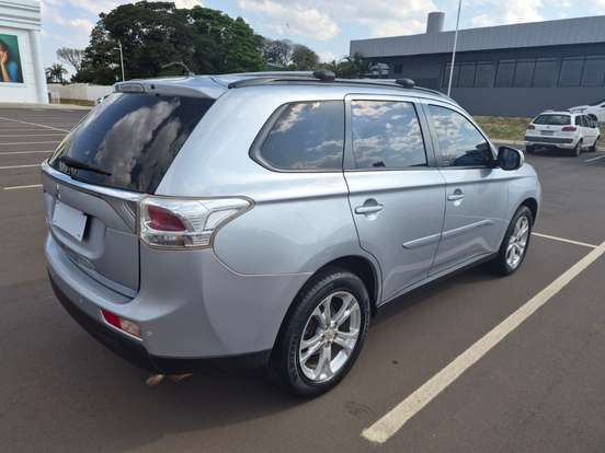 MITSUBISHI-OUTLANDER-2.0 16V GASOLINA 4P AUTOMÁTICO MITSUBISHI-OUTLANDER-2013